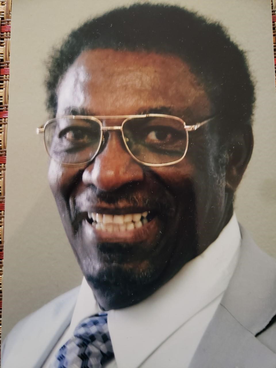 Avis de décès de Charles Gus Walker