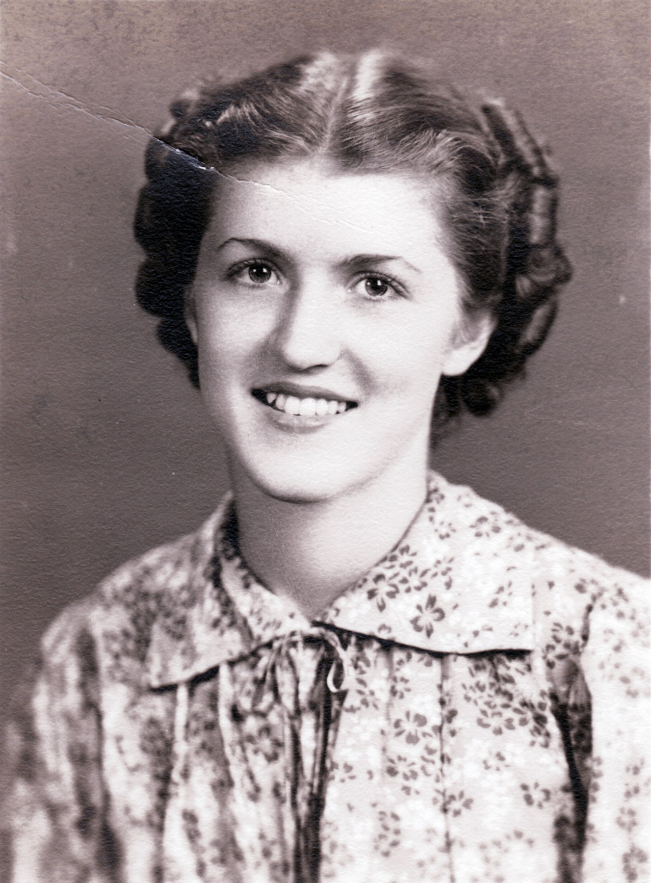 Julia Bates Model 50 - 02b3fcm