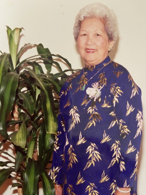 Obituary of Xuan Thi Hong Nguyen