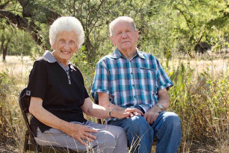 Obituary of Chuck and Zona Simons