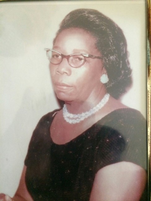 Obituario de Christine Virginia Henry