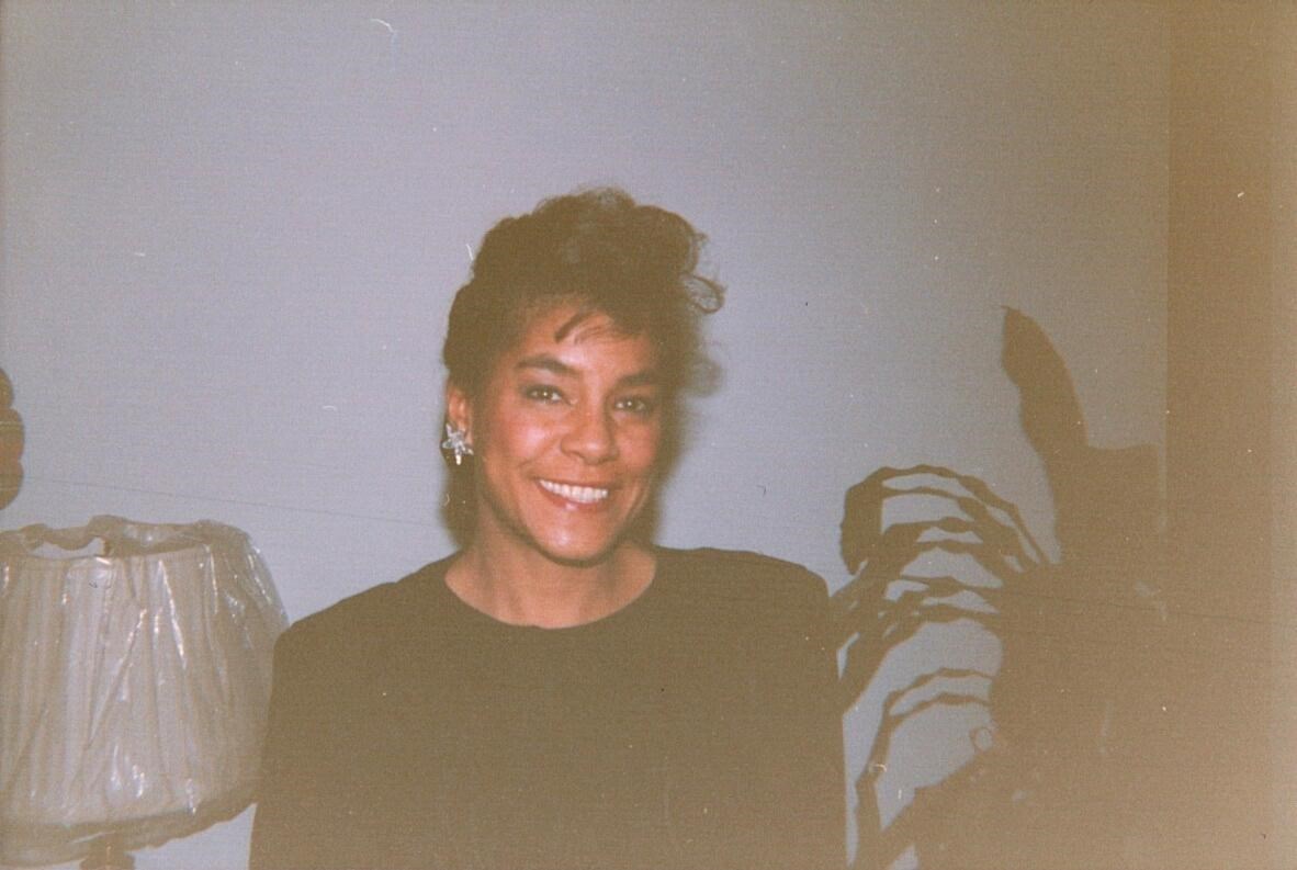 Obituary of Toni Marie Perrett