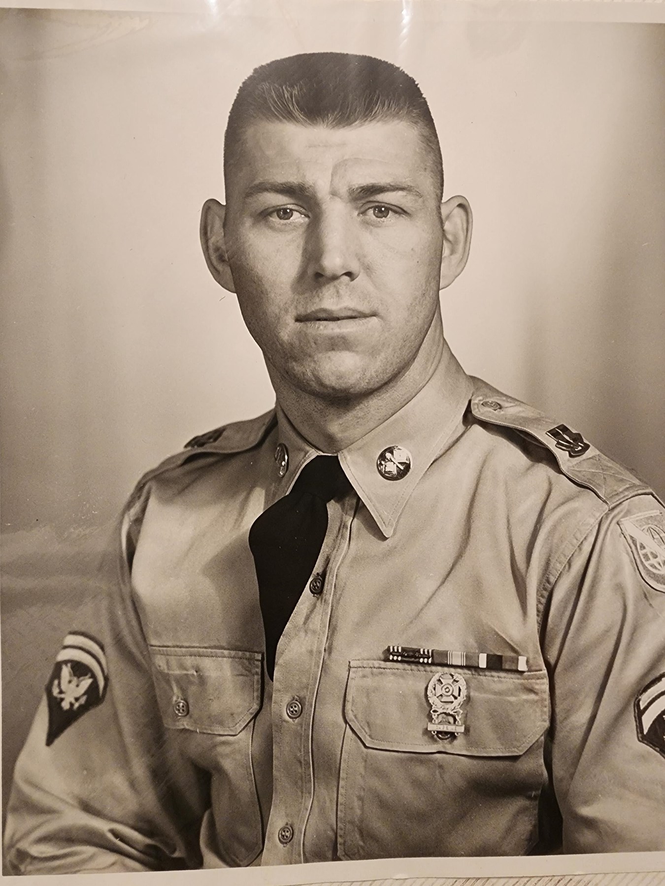 Obituary of Robert Leon Whitney