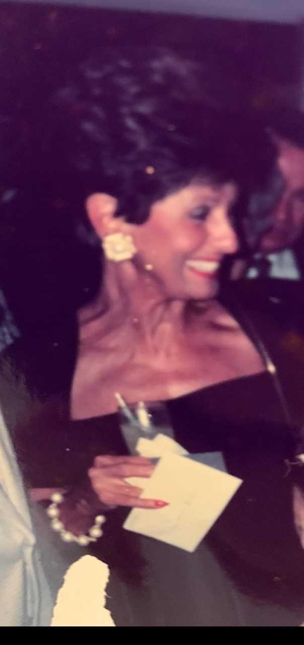 Obituary of Mae V Wragg