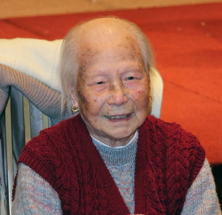 Obituario de Esther Yee Tom