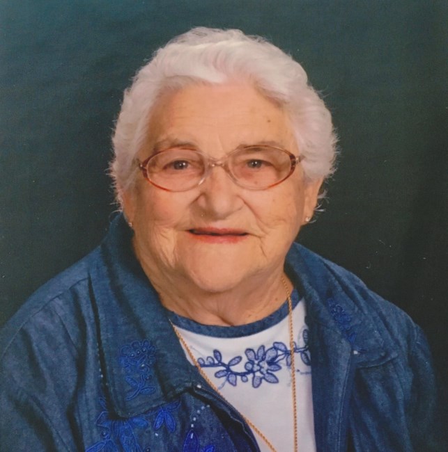 Obituary of Rosalinda Garcia Mesquita