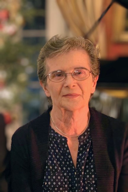 Obituary of Patricia Evelyn Hallsworth (Connors)