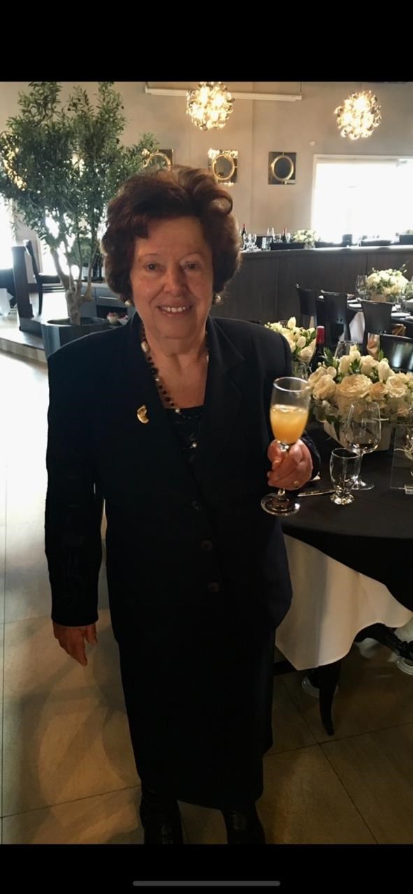 Obituario de Anna Romas