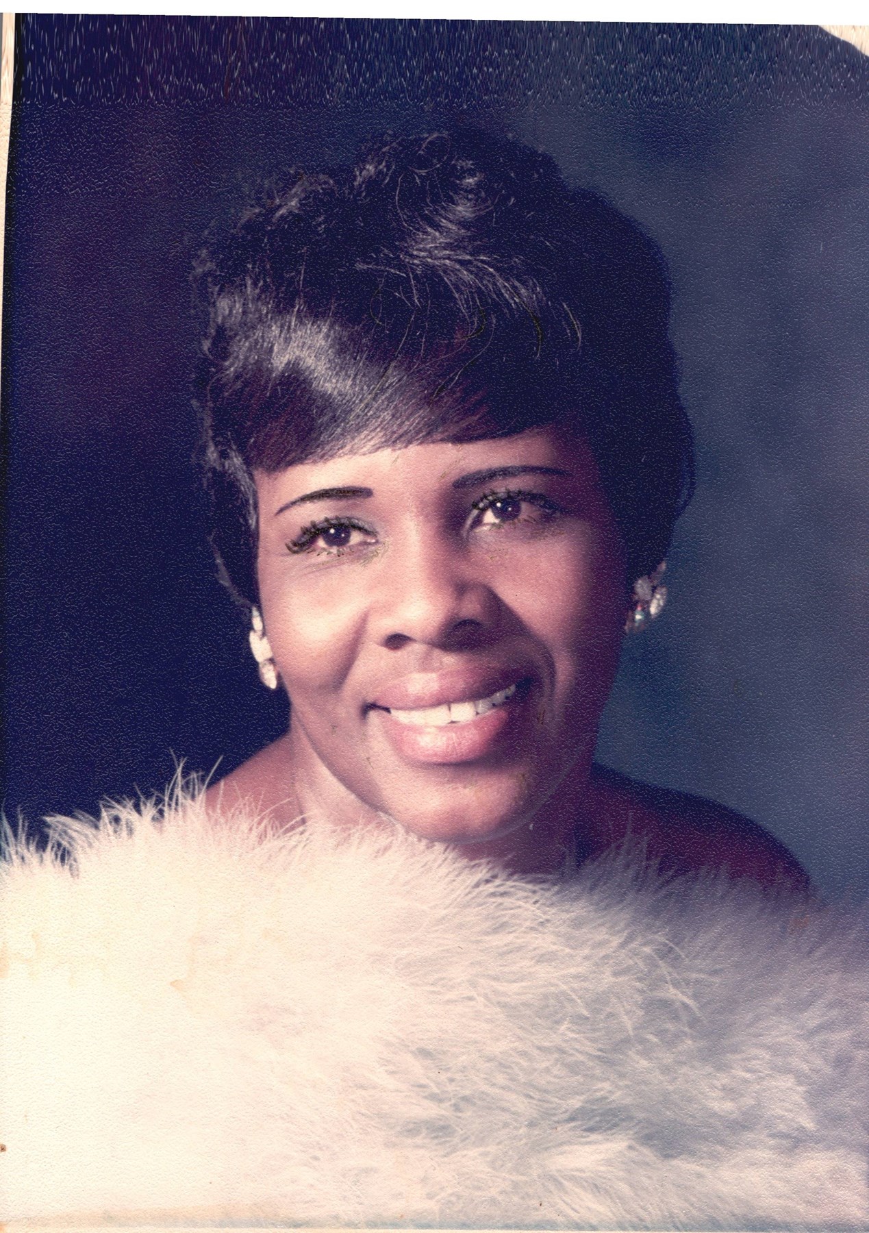 Obituary of Ms. Elva Poe-Lambs