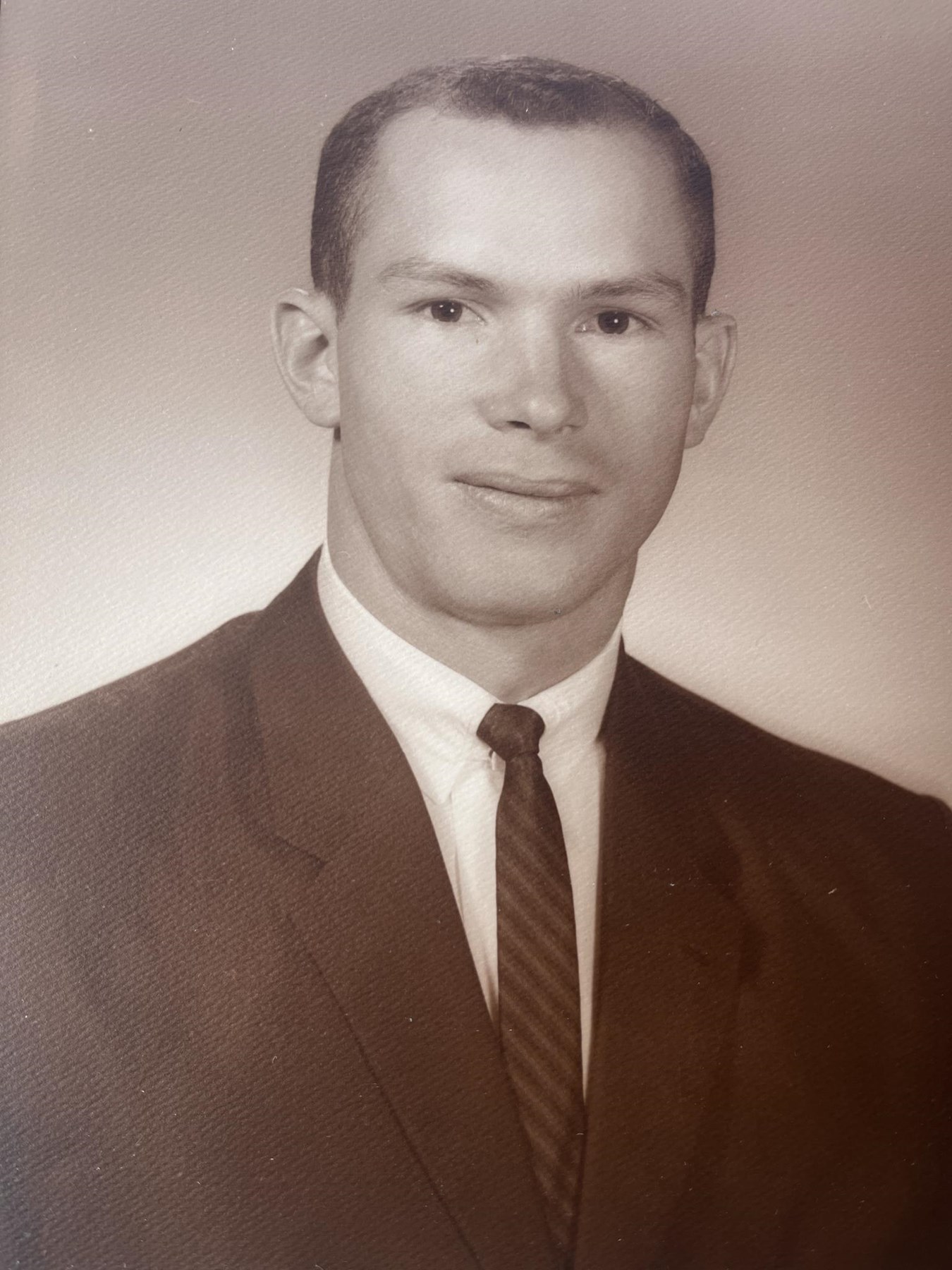 Obituario de Lowell Edwin Heldebrand