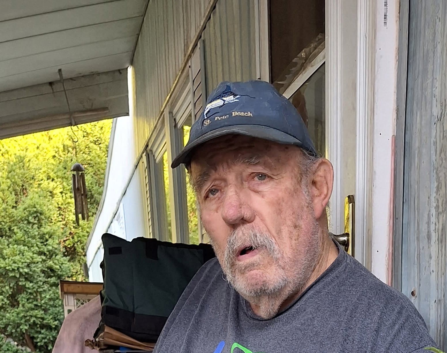 Obituario de Edward R. Russell