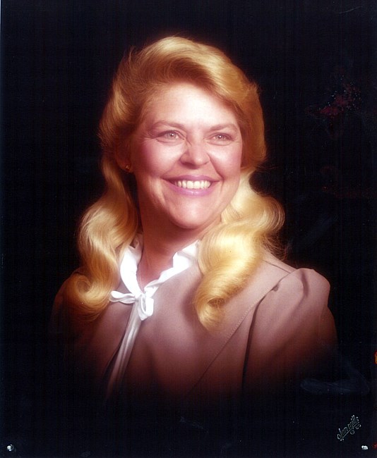 Obituario de Mary Elizabeth Zimmers Hatfield