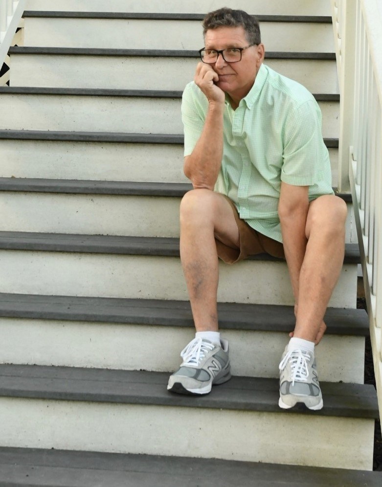 Old man shop wearing new balance