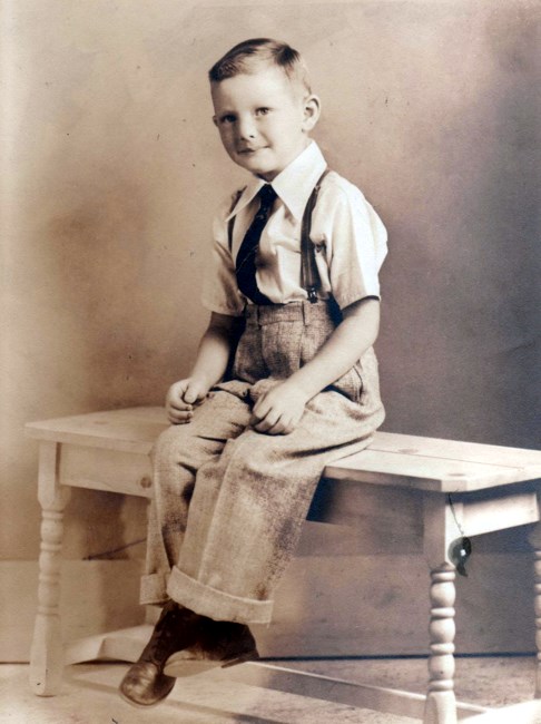 Obituary of Kenneth Homer Hollowell