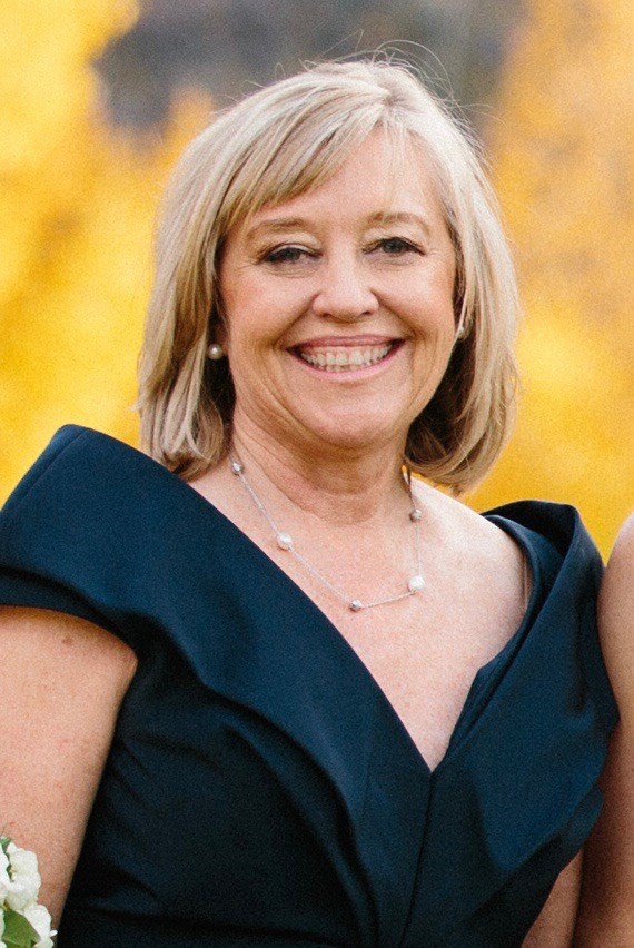 Leslie Rogers [Profiles] • Instagram, Twitter, TikTok Foller