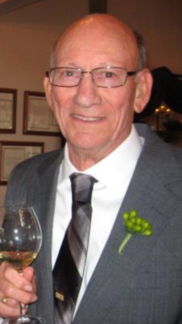 Obituario de Robert G. McManus