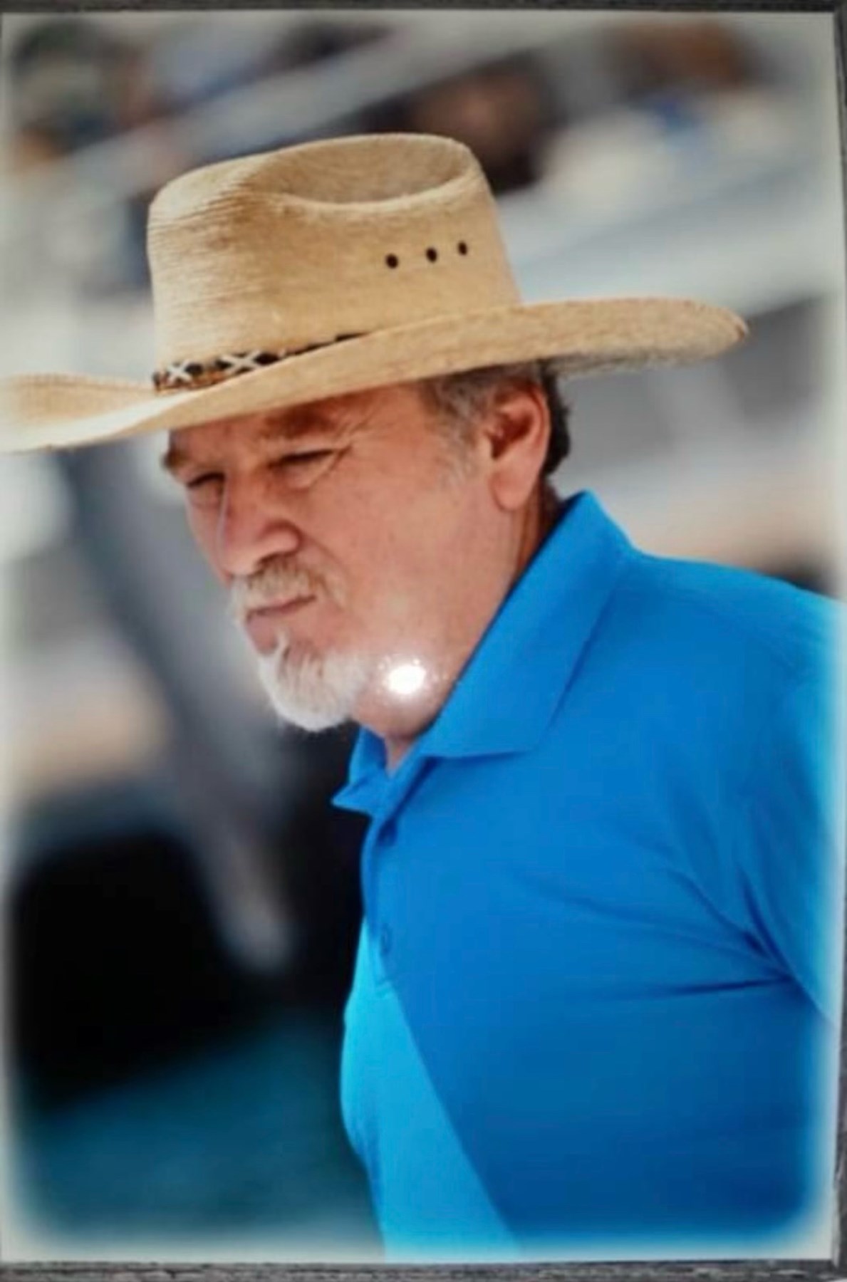 Obituary of Roberto Cisneros