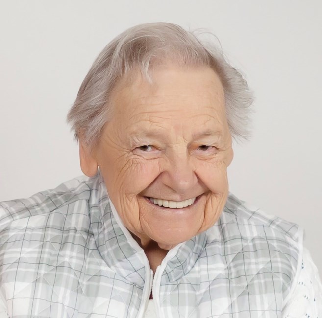 Obituario de Cicely Douglas Wallace Jones