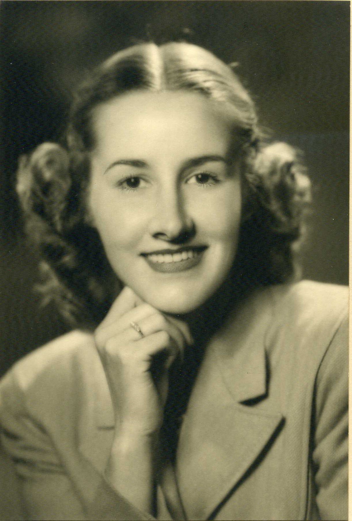 Obituary of Daphne Hutchinson Elvidge