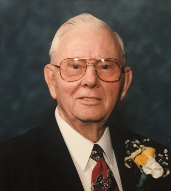 Obituary of Lloyd Emil Knackstedt