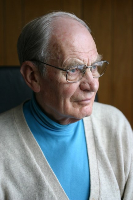 Obituary of Kenneth H. Mann