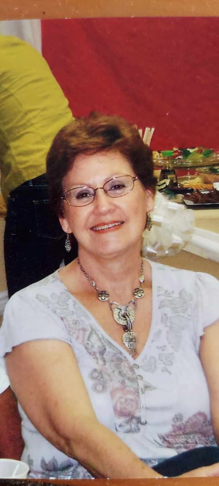 Obituary of Aurora "Lola" Perez Mendoza